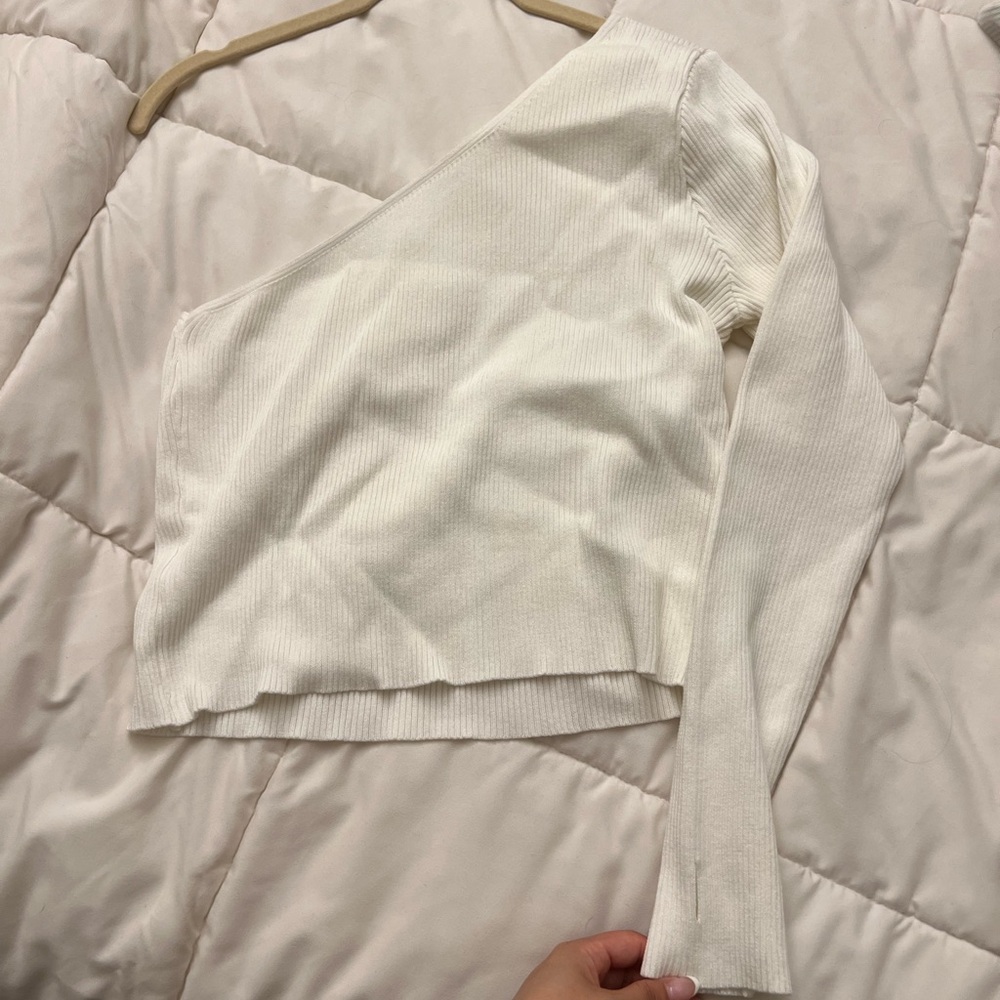 One shoulder sweater